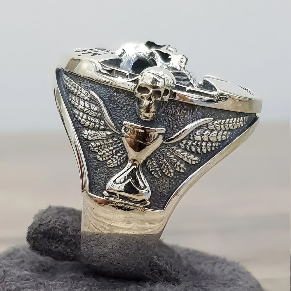 Bague Tête de Mort Sablier et Mémoire